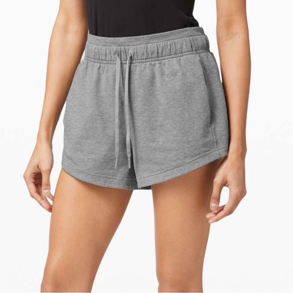 Lululemon grey inner glow short 3”